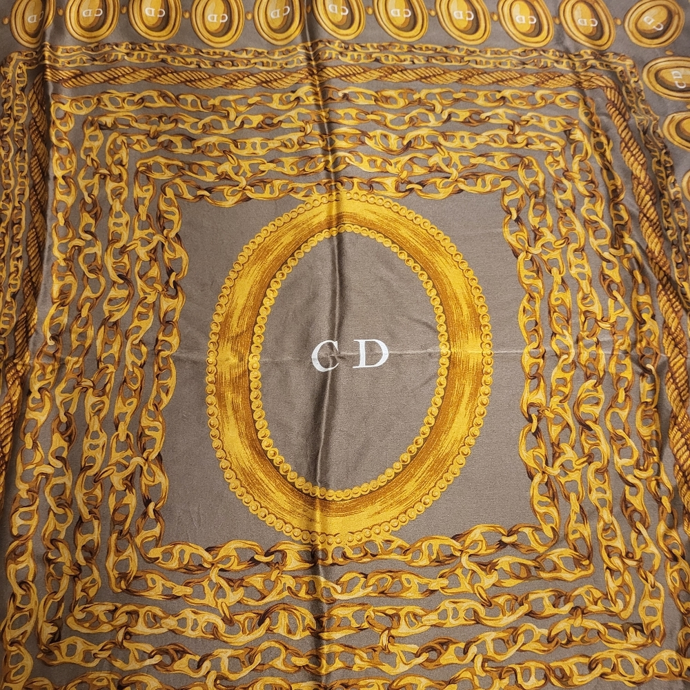 🔥EUC 💯 GORGEOUS CHRISTIAN DIOR CHAIN SILK SCARF - Picture 9 of 10